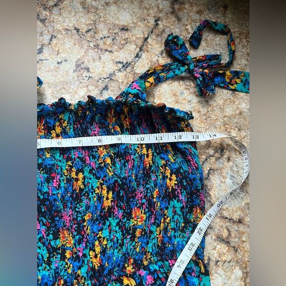 Floral Maxi Dress in Vibrant Colors - Picture 3 of 9